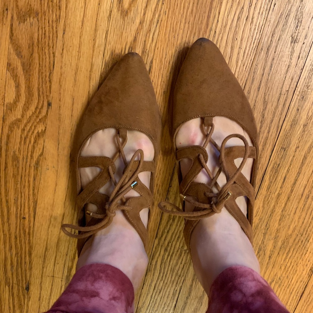 Christian Soriano cut put flats